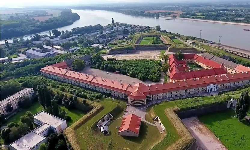 Старовинна фортеця