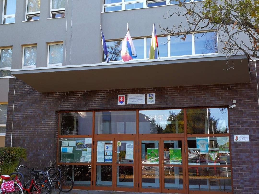 Школи та садочки